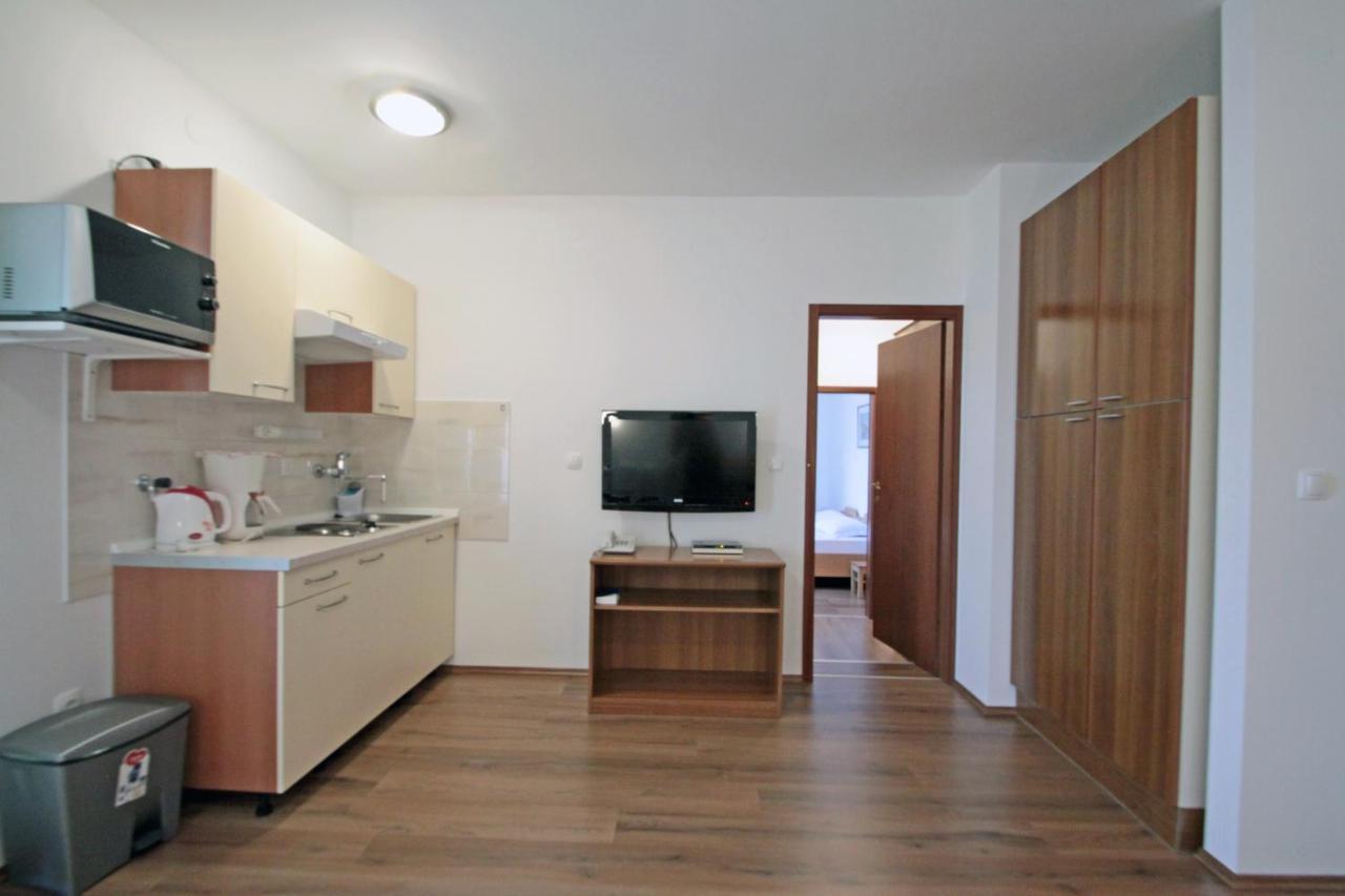 Apartments By The Sea Vinjerac, Zadar - 5811 Ngoại thất bức ảnh